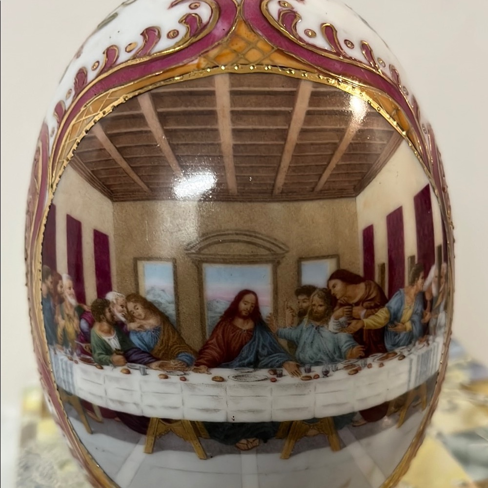 Decorative Ceramic Egg with Last Supper Design - Picture 2 of 13